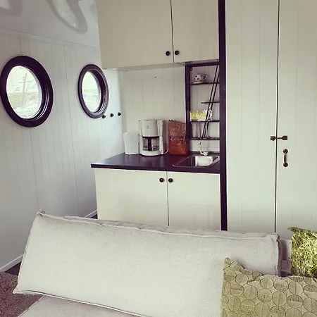 Houseboats Rhederlaagse Meren Holiday park Lathum