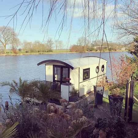 Houseboats Rhederlaagse Meren Holiday park *