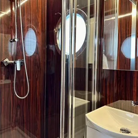 Houseboats Rhederlaagse Meren פארק נופש Lathum